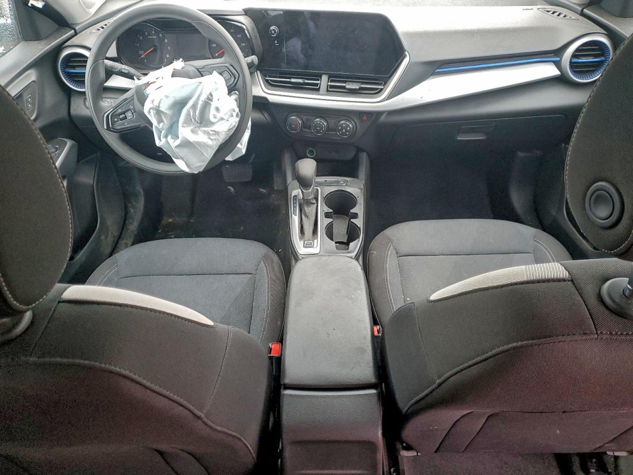 2025 Chevrolet Trax Ls - zdjęcie 8