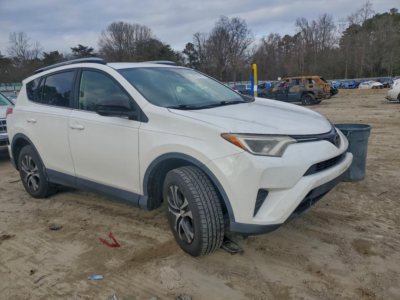 2017 Toyota Rav4 Le - zdjęcie 4