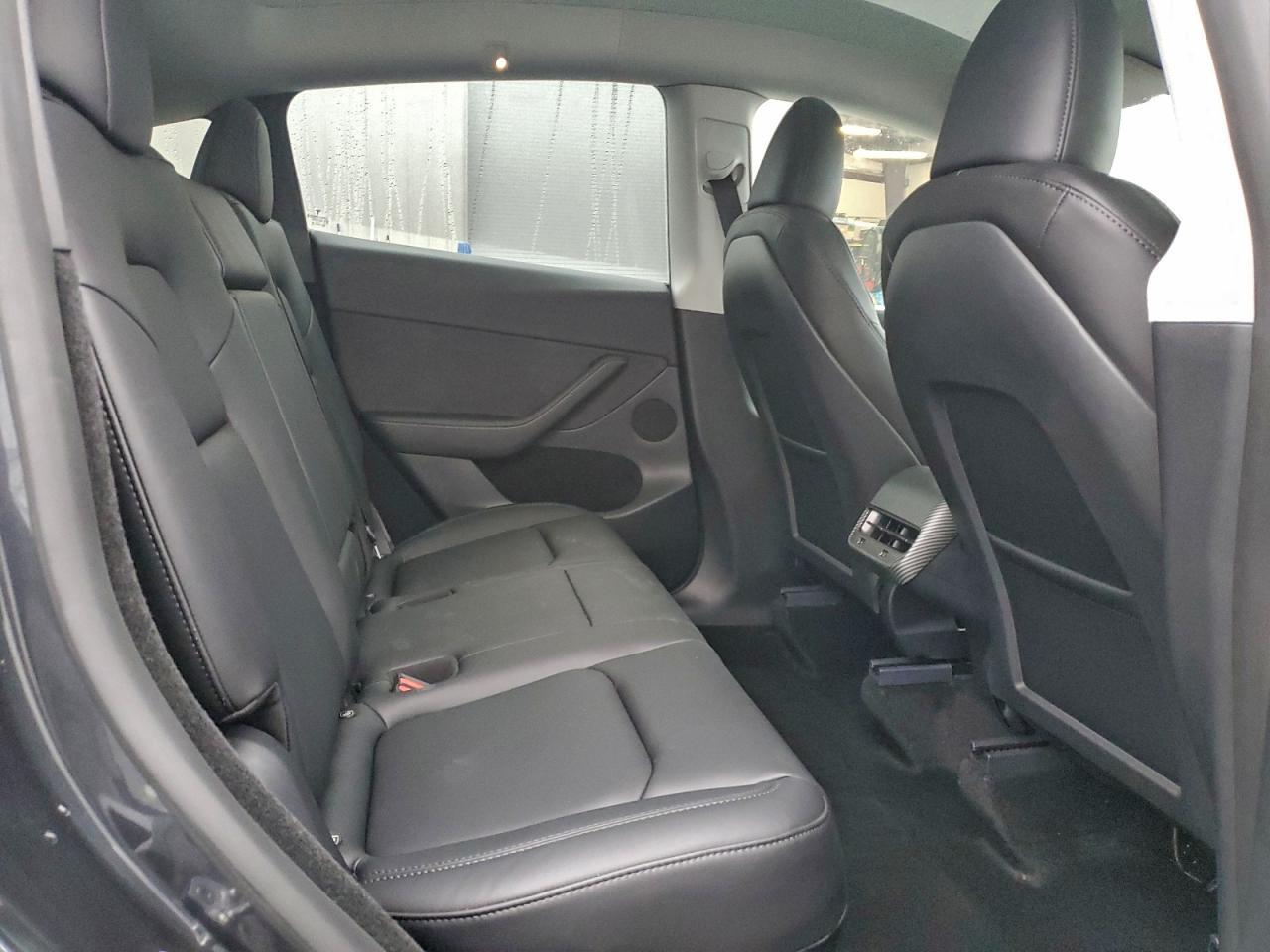 2024 Tesla Model Y - zdjęcie 10