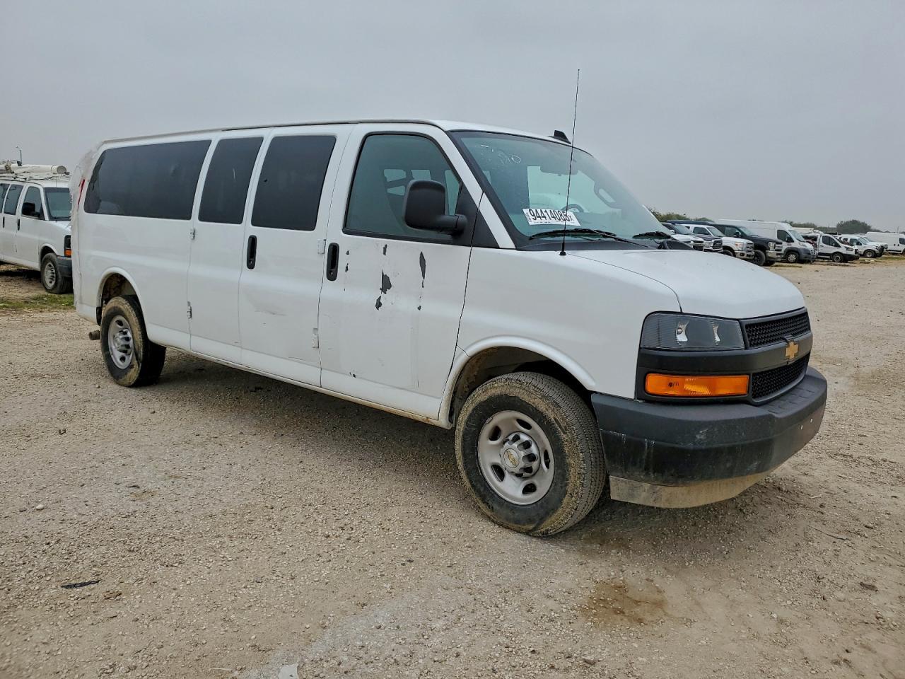 2025 Chevrolet Express G3500 Ls - zdjęcie 4
