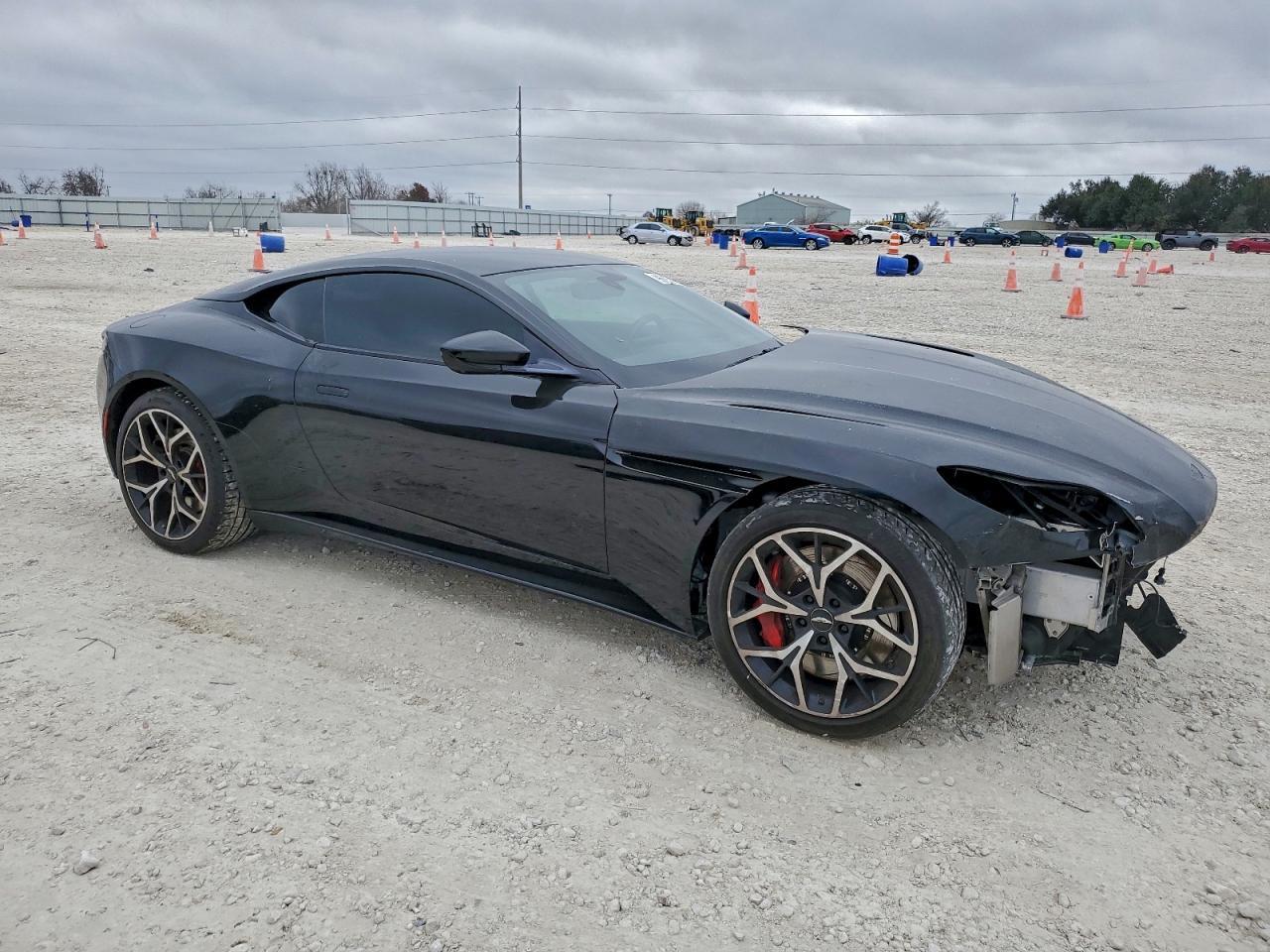 2019 Aston Martin Db11 - zdjęcie 4