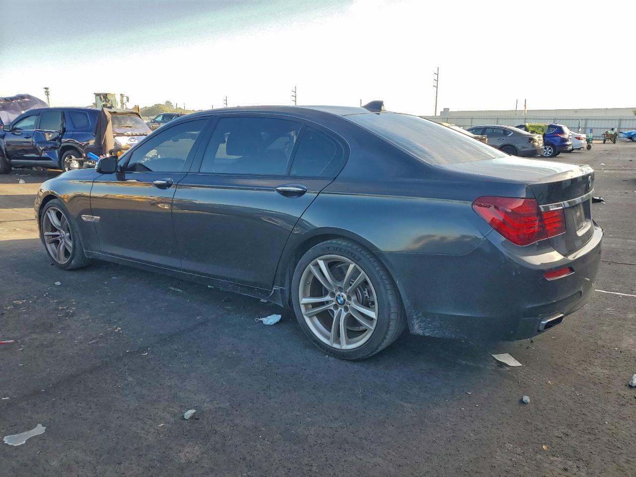 2015 BMW 750 Li - zdjęcie 2