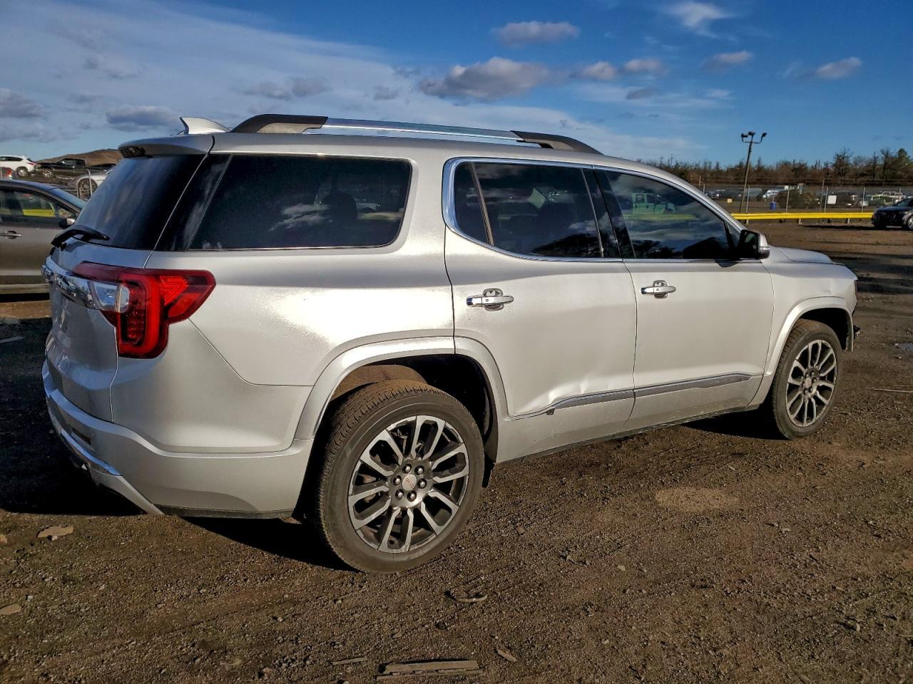 2020 GMC Acadia Denali - zdjęcie 3