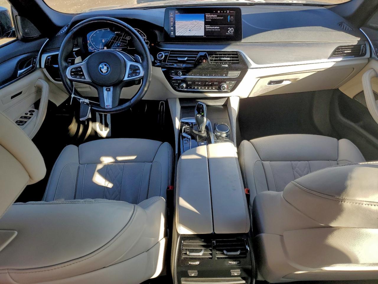 2023 BMW 530Xe - zdjęcie 8