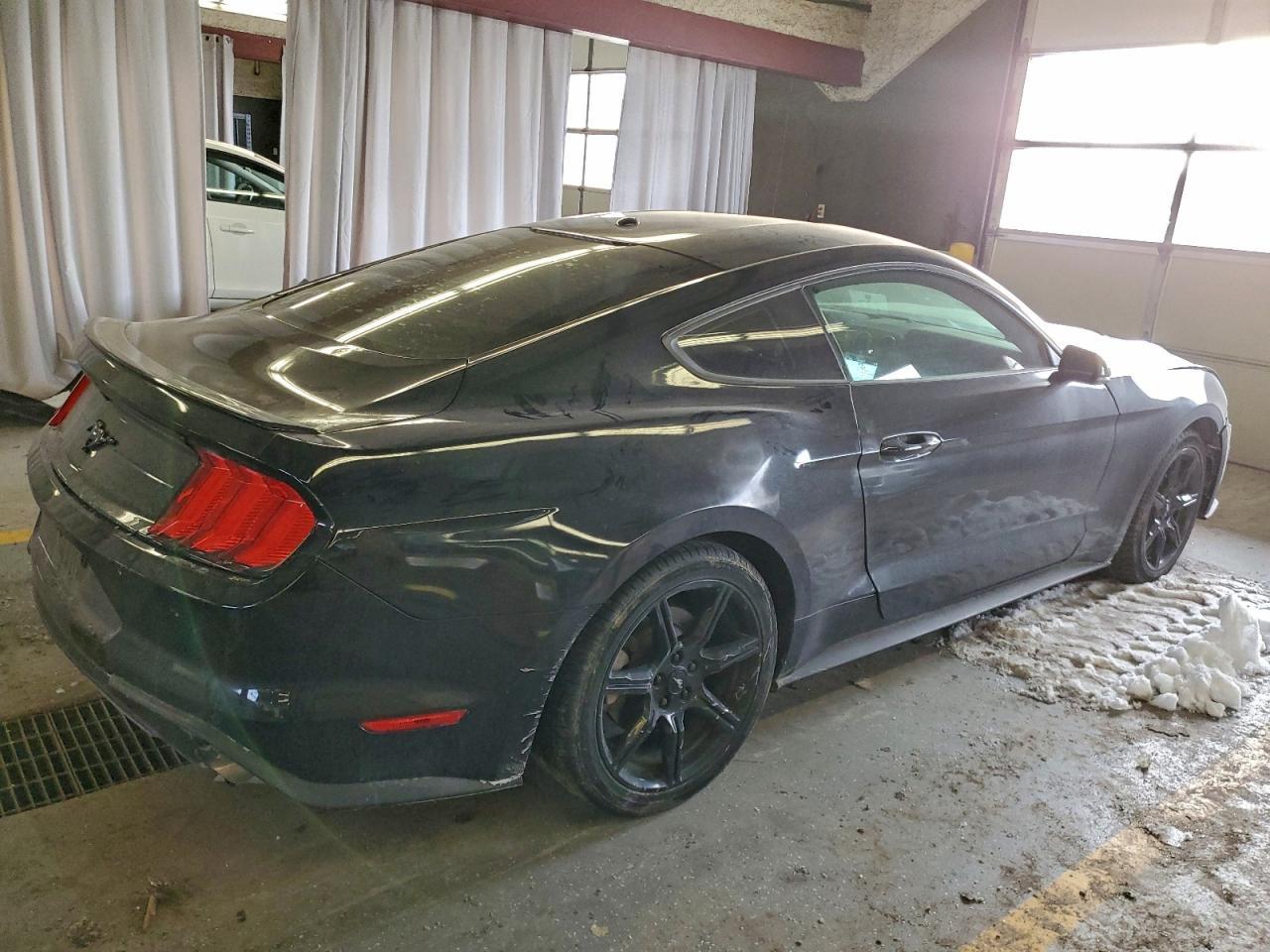 2019 Ford Mustang - zdjęcie 3
