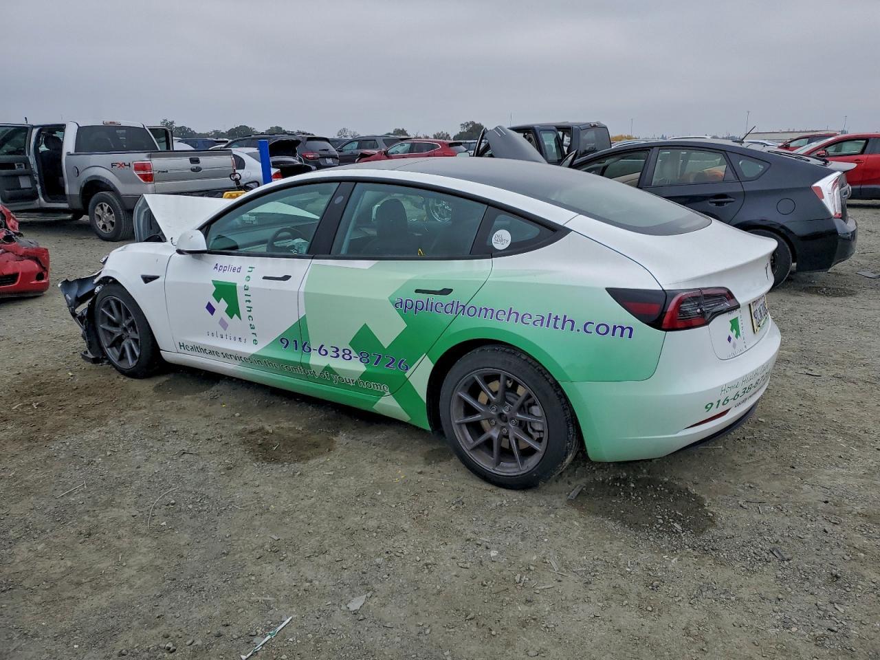 2022 Tesla Model 3 - zdjęcie 2
