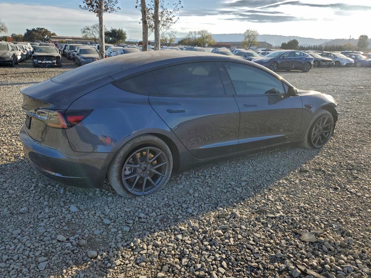 2023 Tesla Model 3 - zdjęcie 3