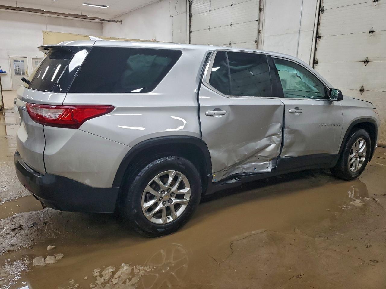 2020 Chevrolet Traverse Ls - zdjęcie 3