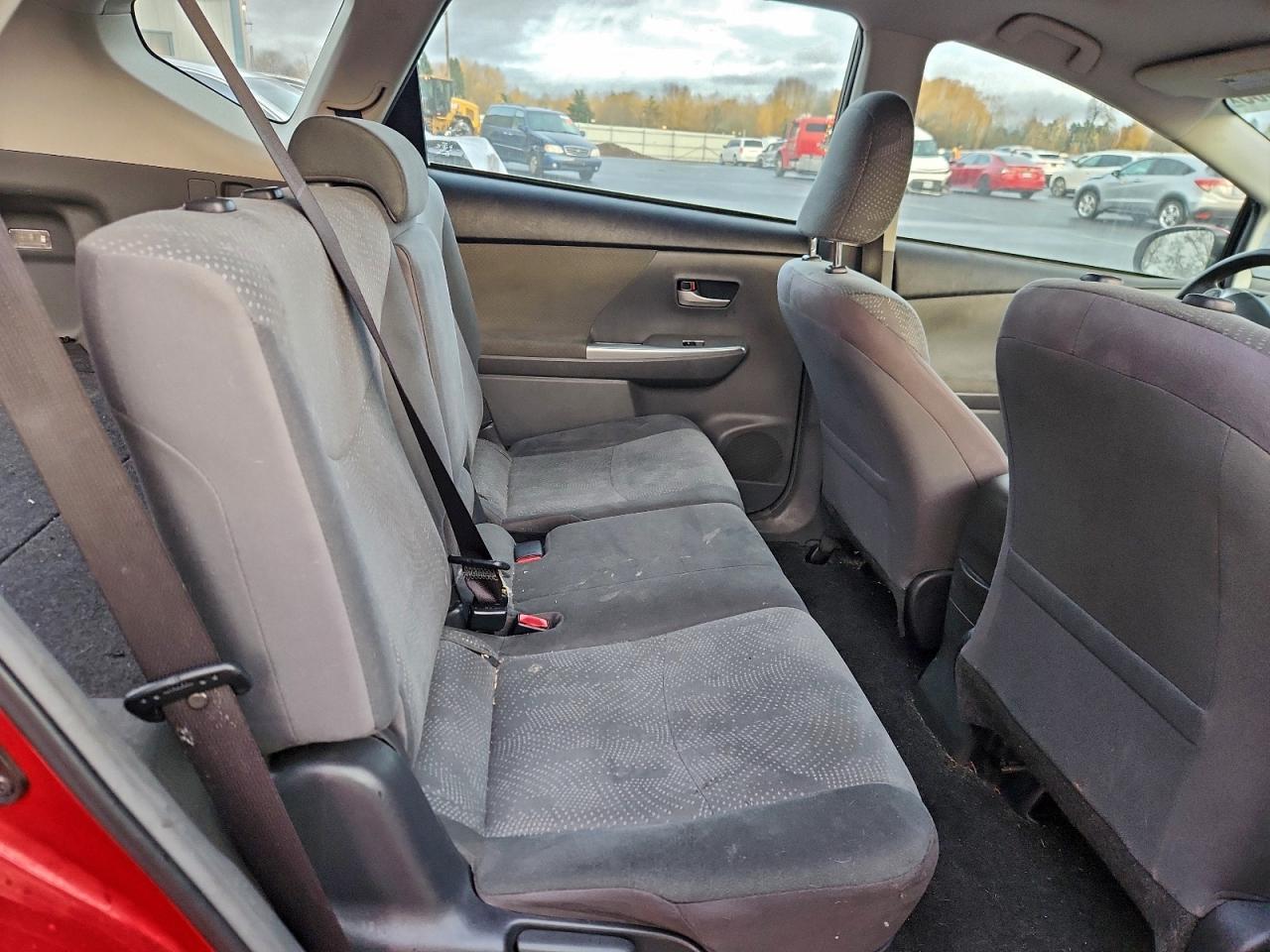 2014 Toyota Prius V - zdjęcie 10