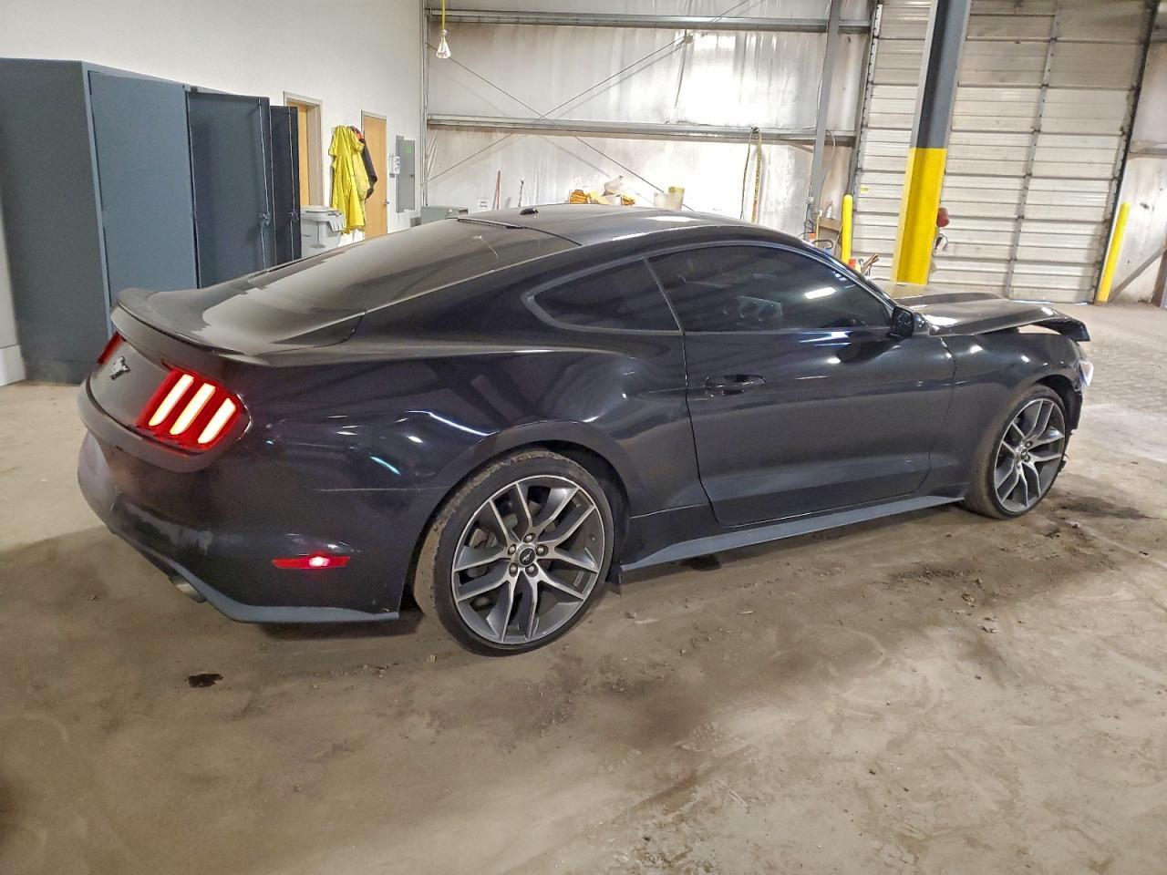 2015 Ford Mustang - zdjęcie 3