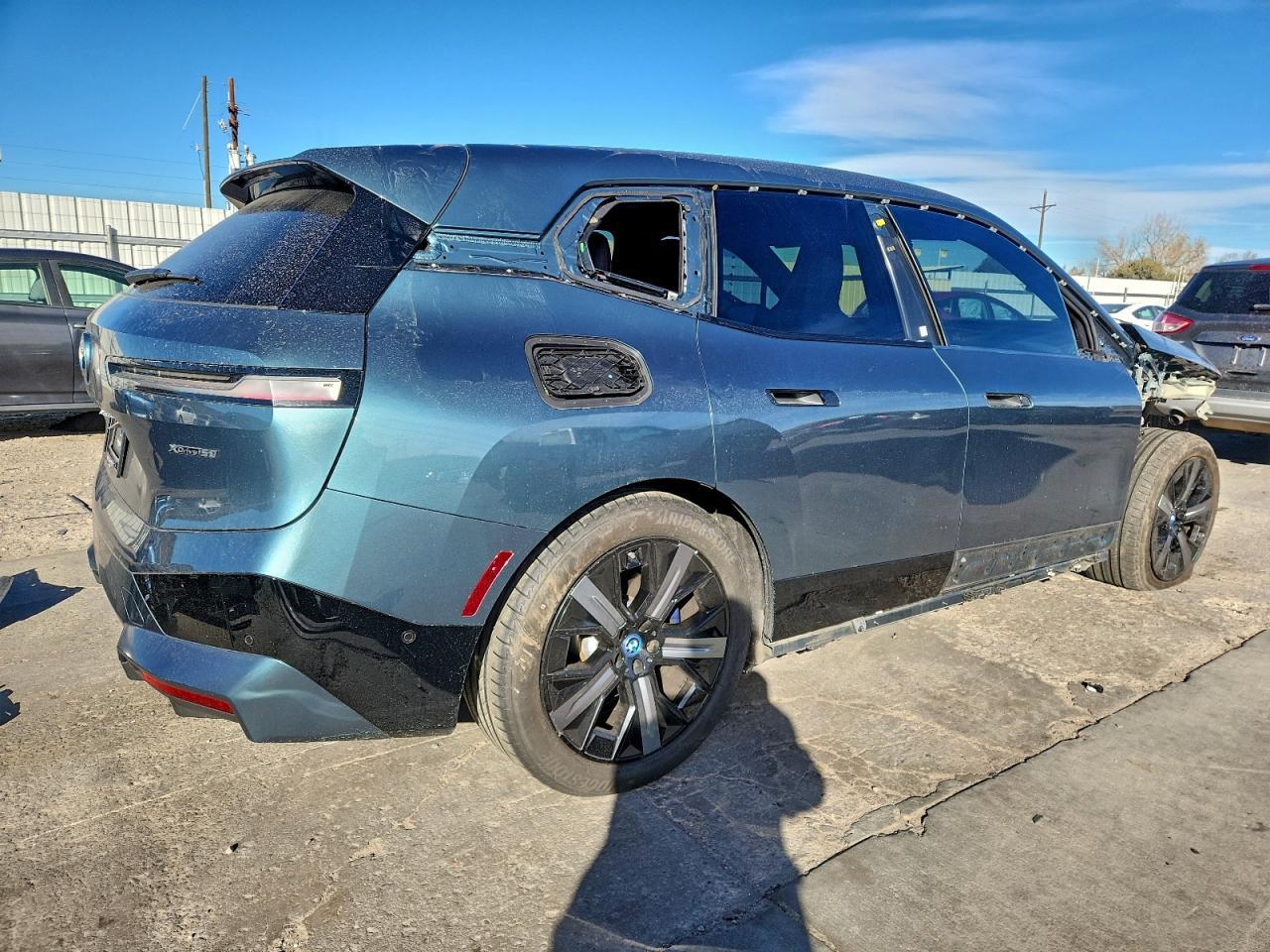 2022 BMW Ix xDrive50 - zdjęcie 3