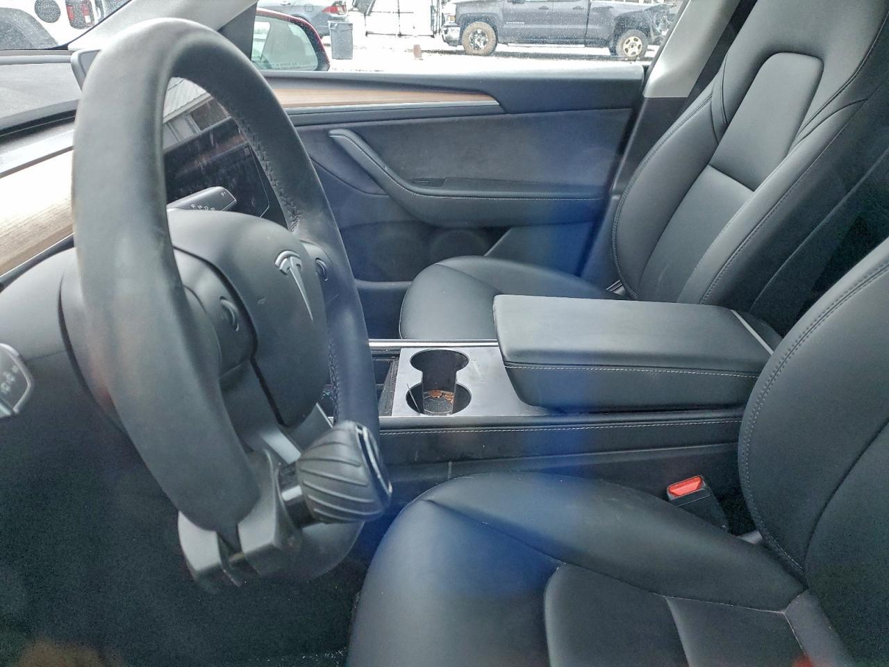 2024 Tesla Model Y - zdjęcie 7