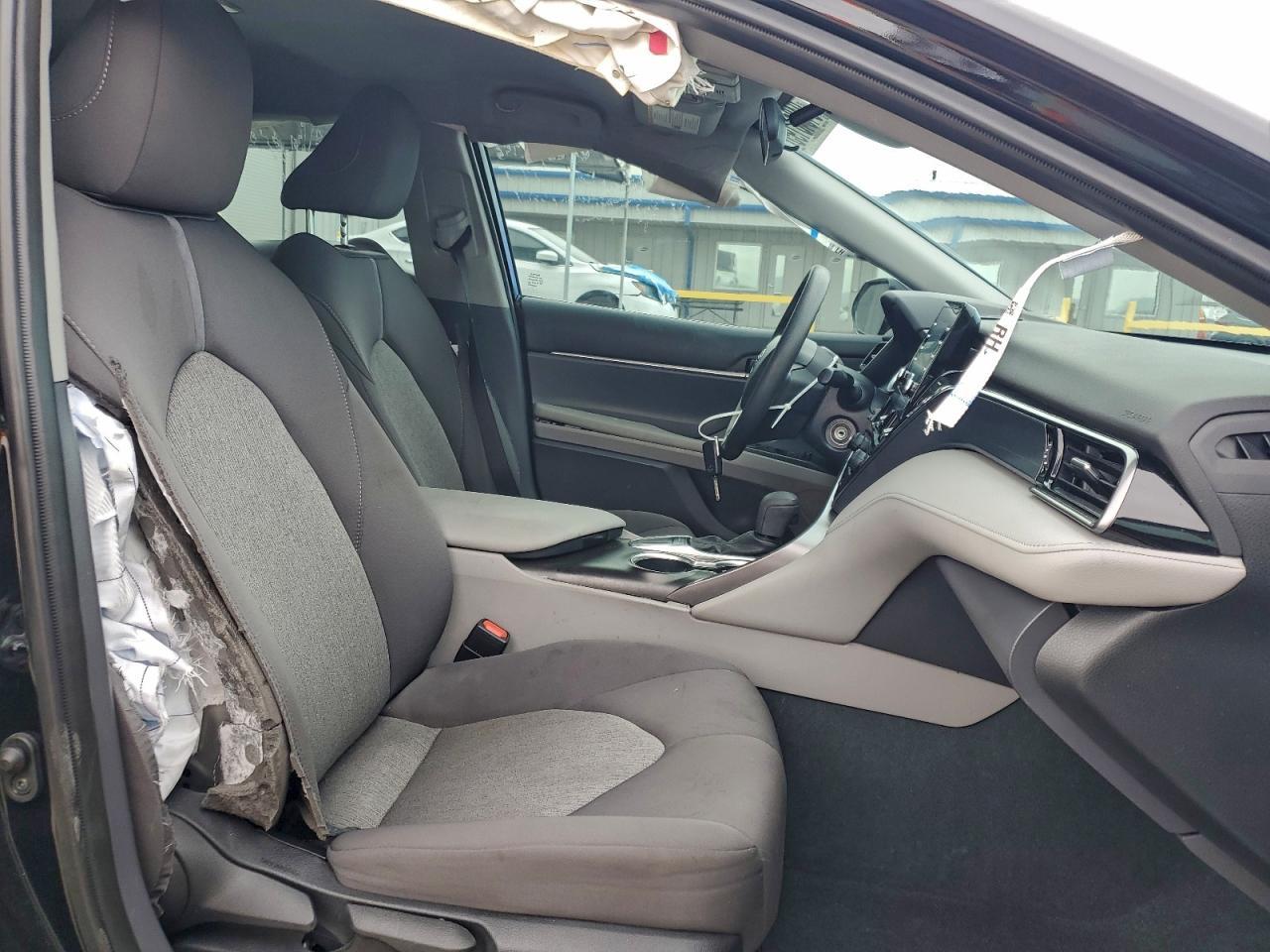 2023 Toyota Camry Le - zdjęcie 7