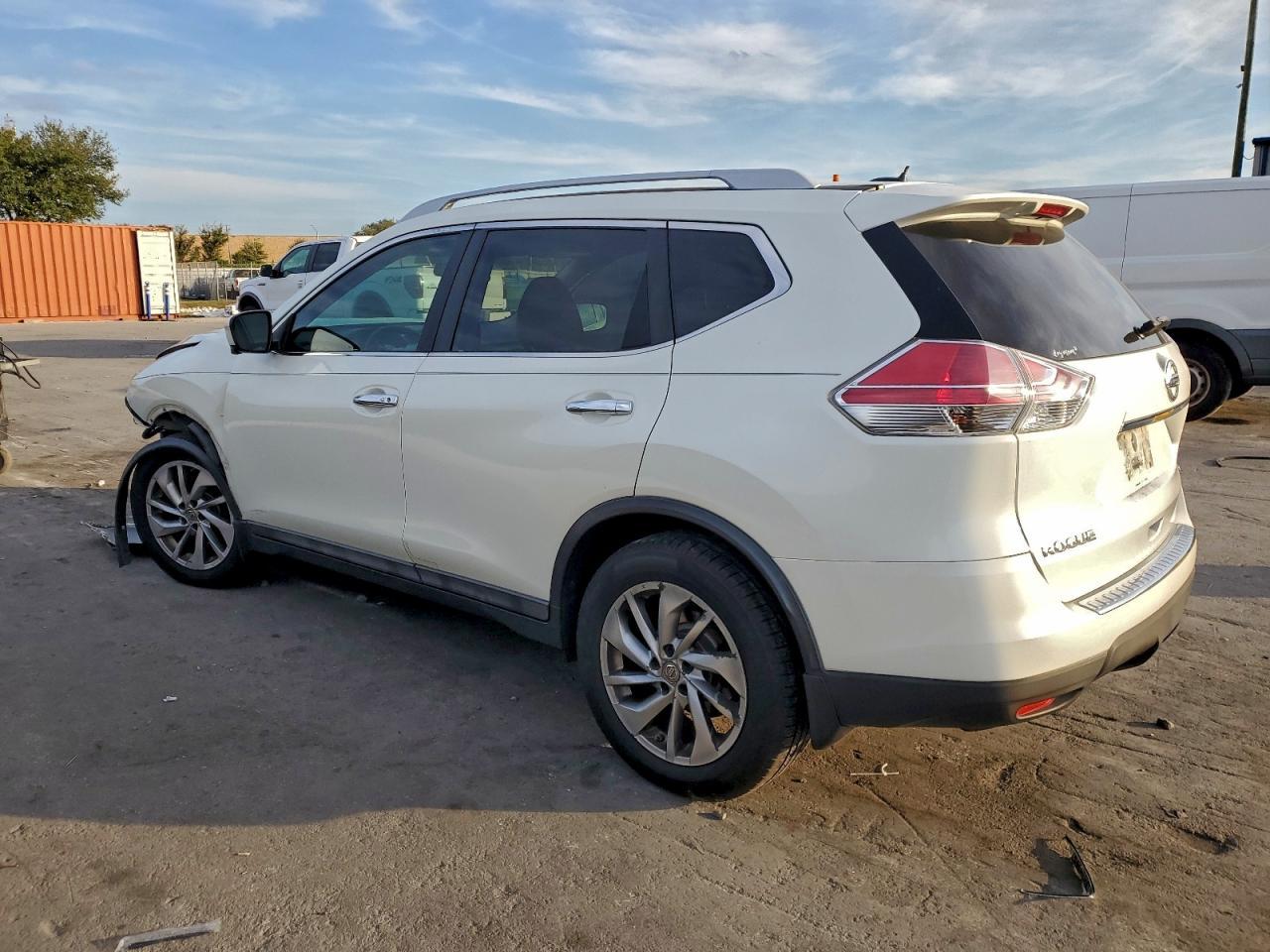 2015 Nissan Rogue S - zdjęcie 2