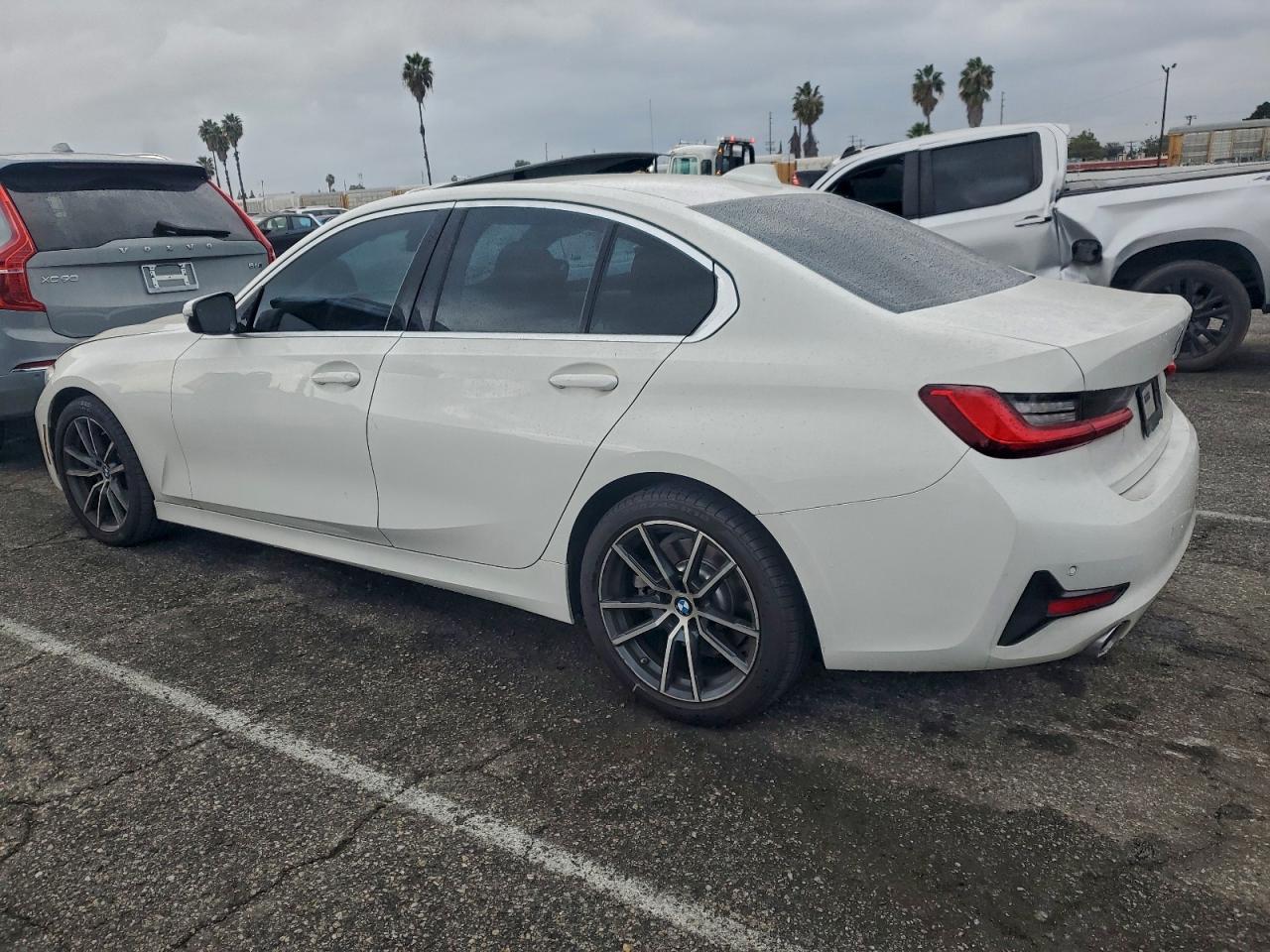 2019 BMW 330I - zdjęcie 2