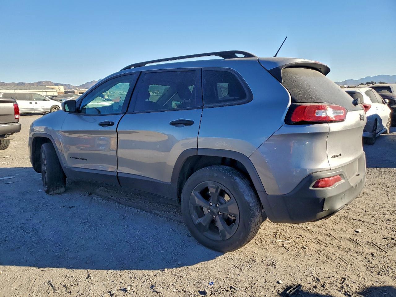 2017 Jeep Cherokee Sport - zdjęcie 2