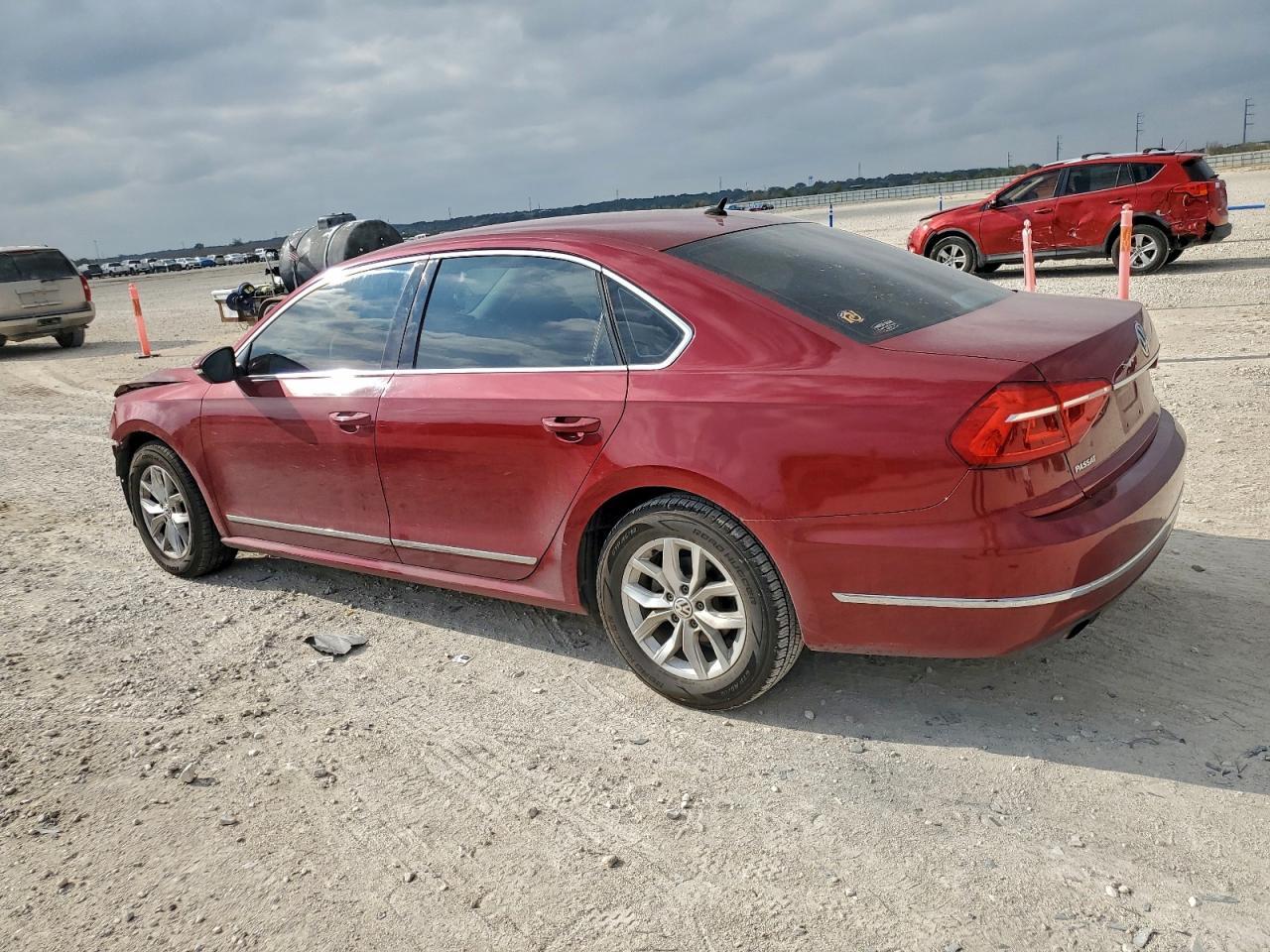 2016 Volkswagen Passat S - zdjęcie 2
