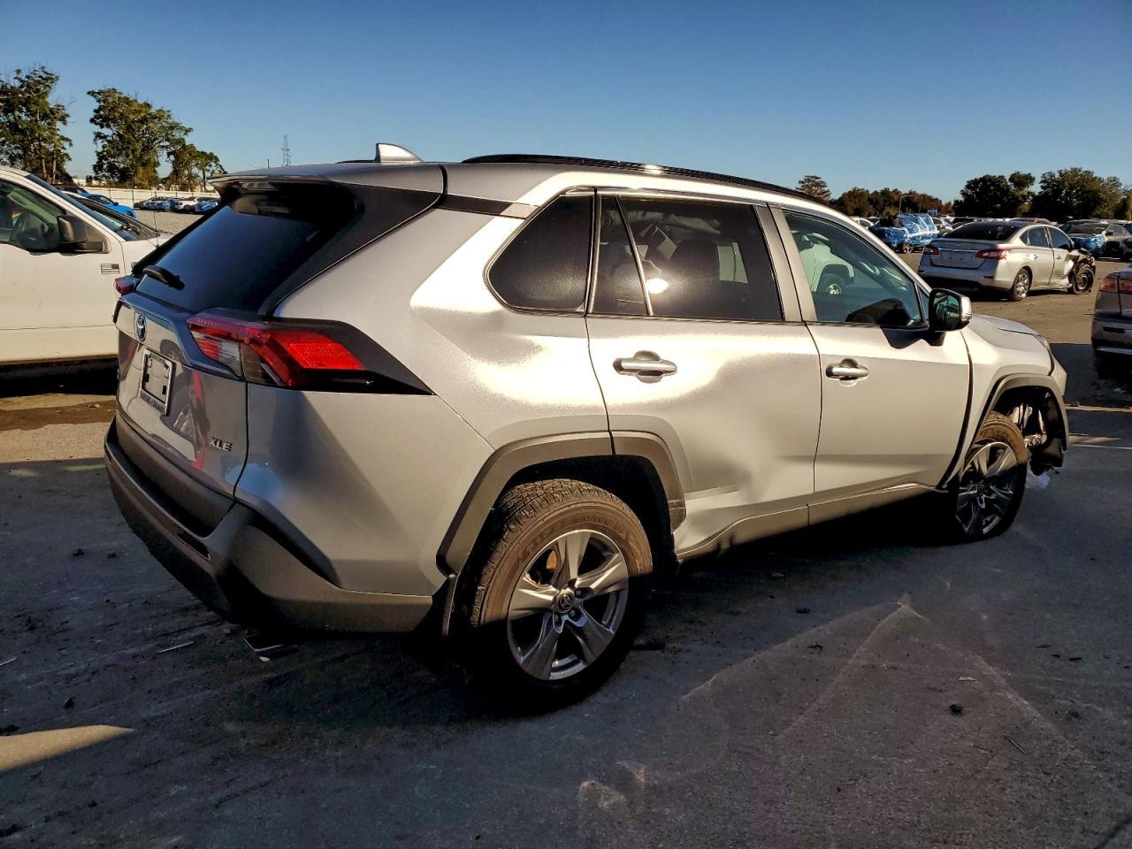 2025 Toyota Rav4 Xle - zdjęcie 3