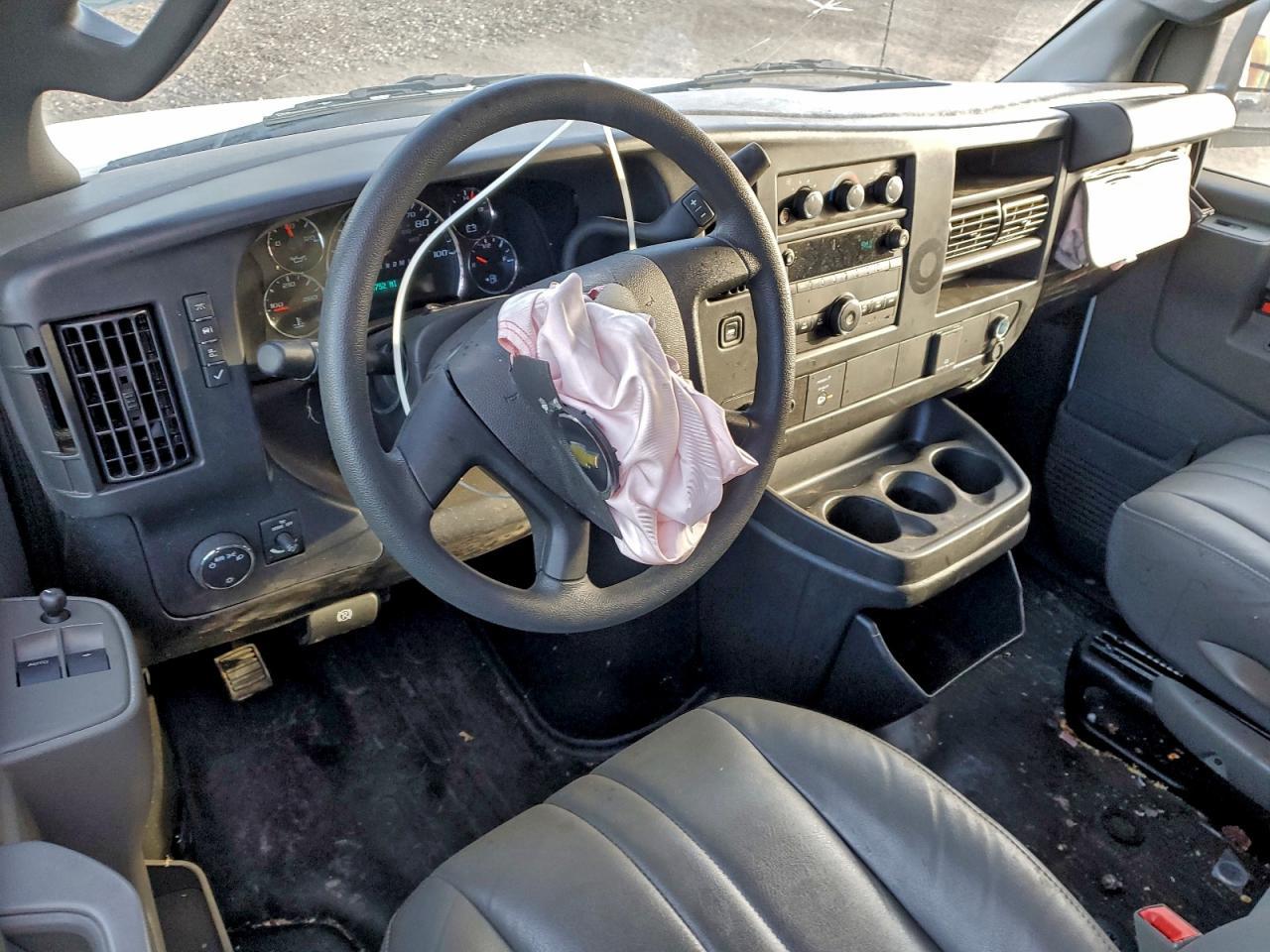 2025 Chevrolet Express G3500 - zdjęcie 8