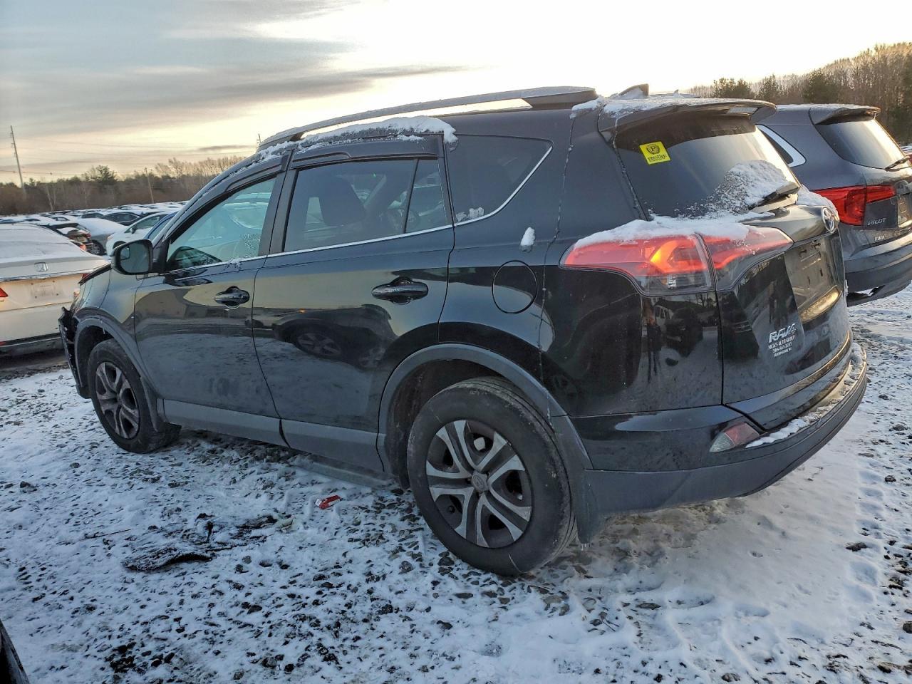 2017 Toyota Rav4 Le - zdjęcie 2