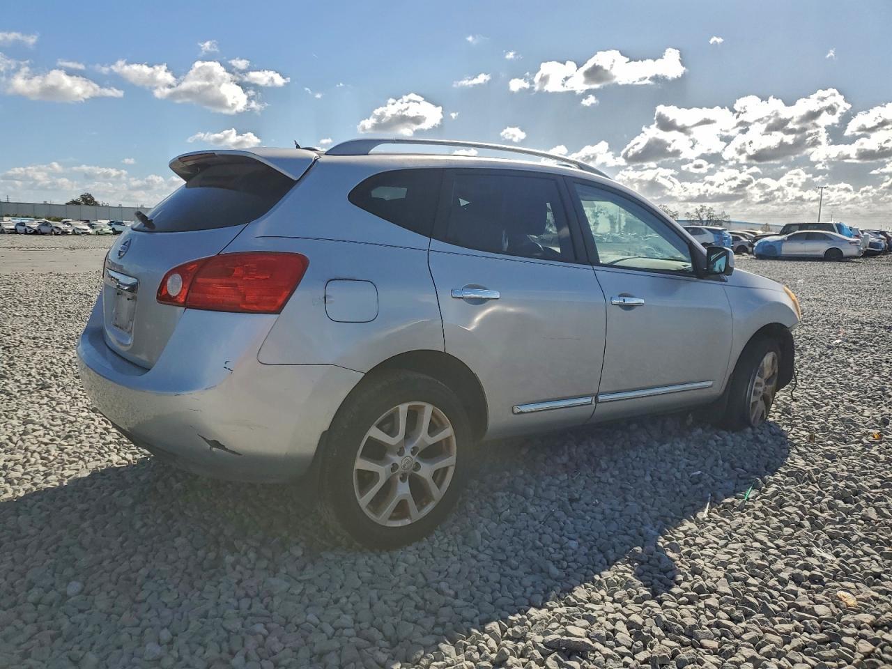 2013 Nissan Rogue S - zdjęcie 3