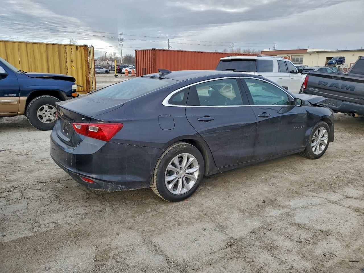 2023 Chevrolet Malibu Lt - zdjęcie 3
