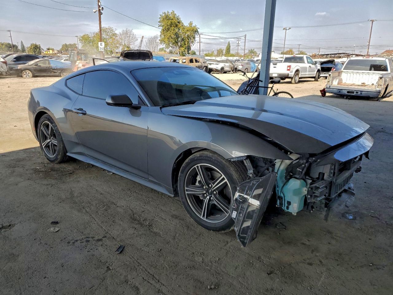 2024 Ford Mustang - zdjęcie 4