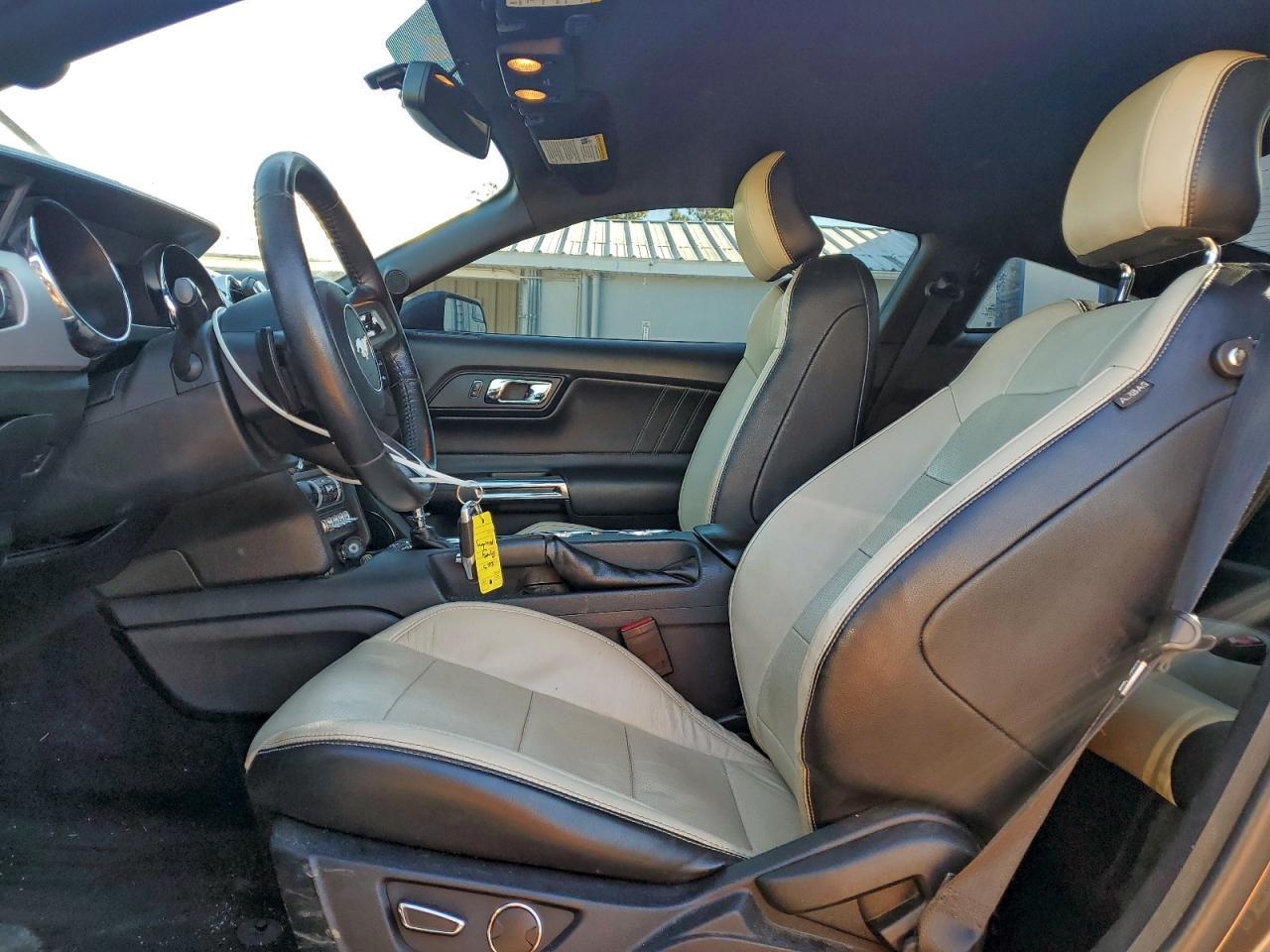 2015 Ford Mustang - zdjęcie 7