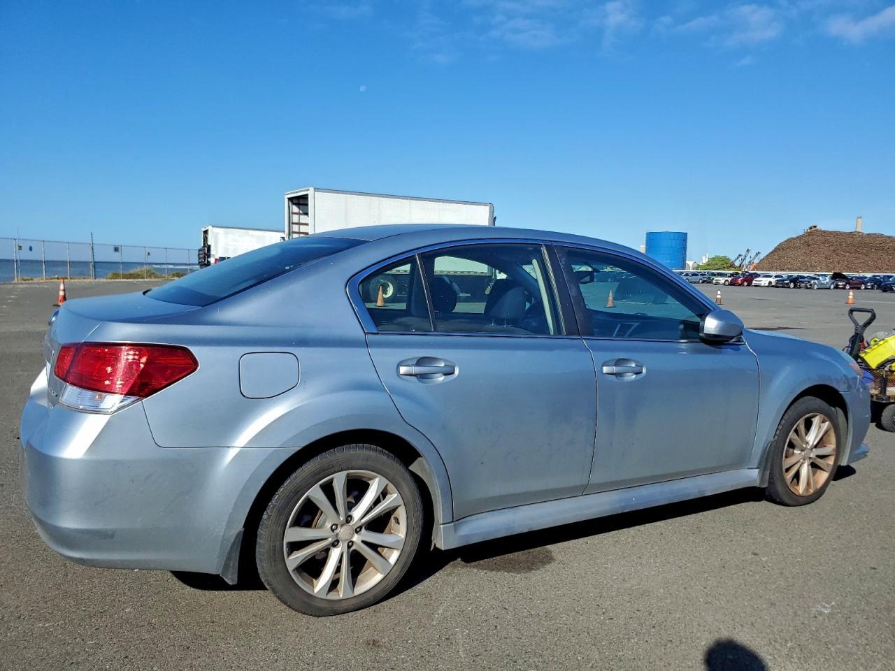 2013 Subaru Legacy - zdjęcie 3