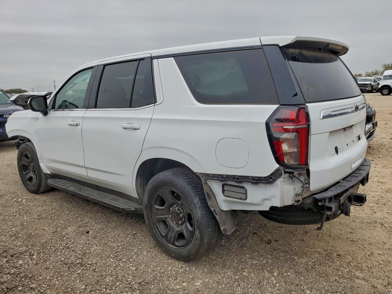 2022 Chevrolet Tahoe C1500 - zdjęcie 2