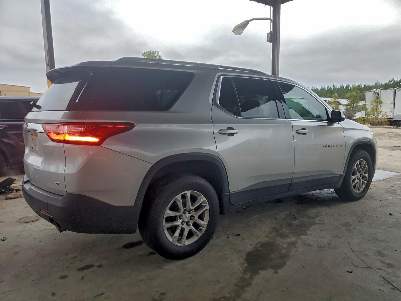 2018 Chevrolet Traverse Lt - zdjęcie 3