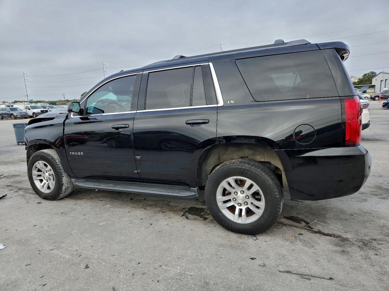 2016 Chevrolet Tahoe C1500 Ls - zdjęcie 2