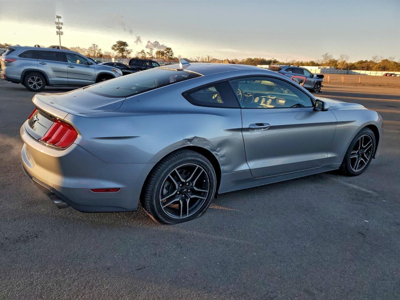 2021 Ford Mustang - zdjęcie 3