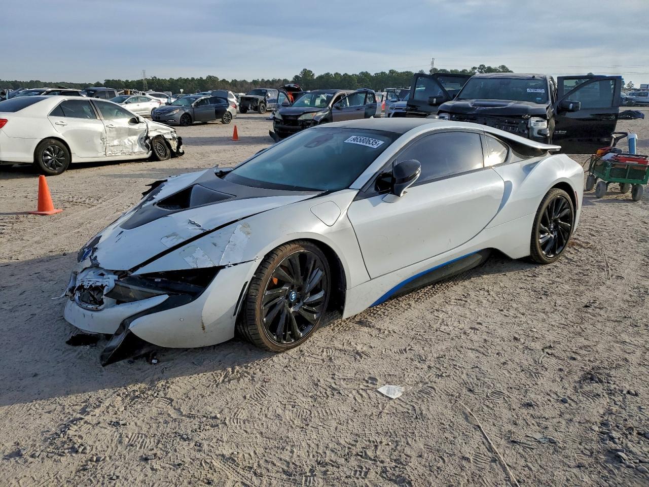 2016 BMW I8 - zdjęcie główne