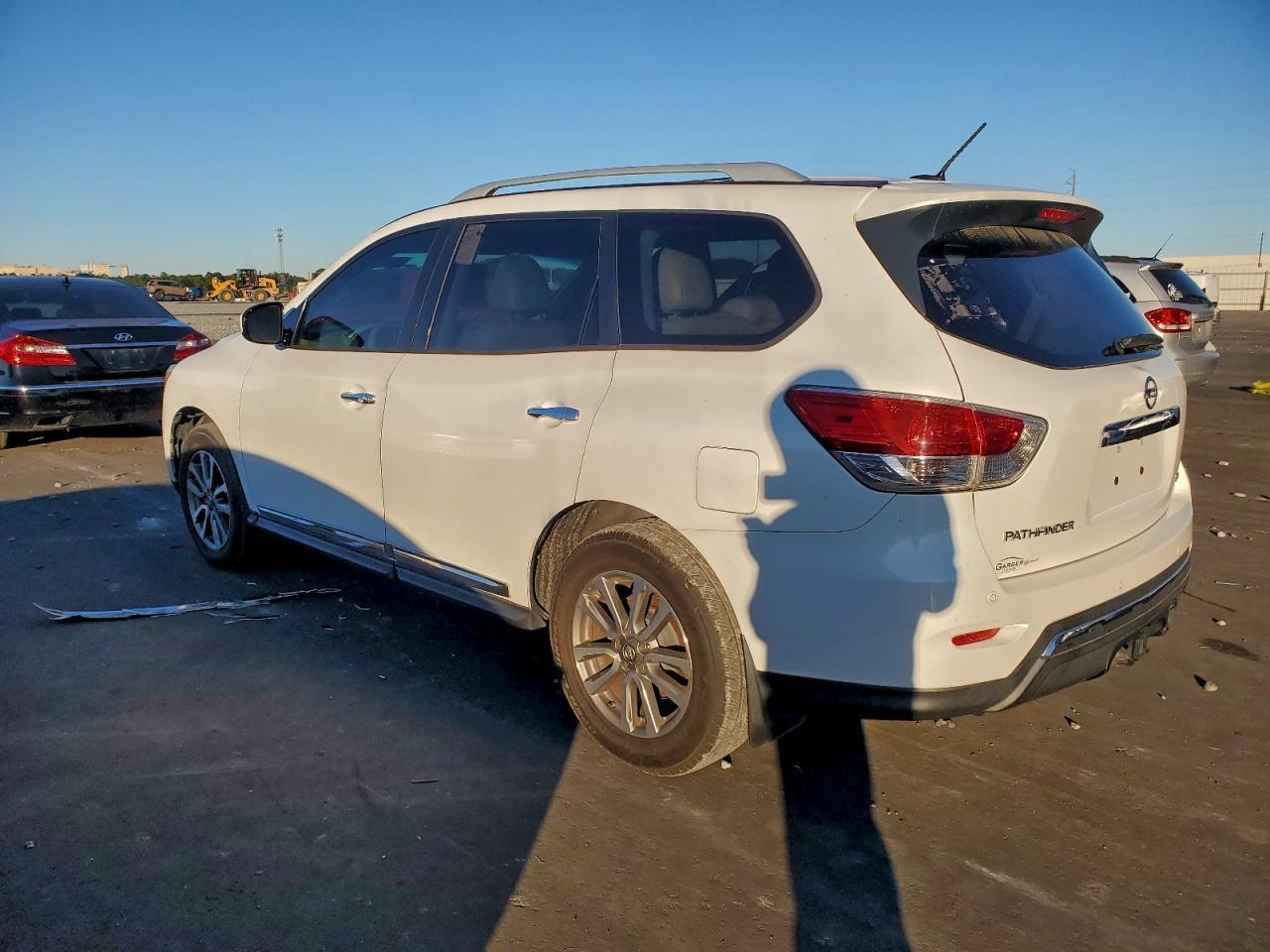 2014 Nissan Pathfinder S - zdjęcie 2