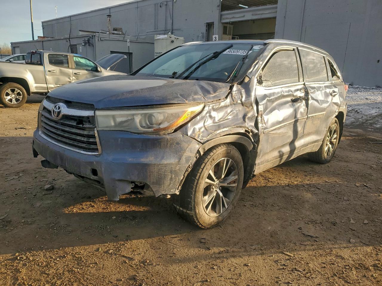 2016 Toyota Highlander Xle - zdjęcie główne