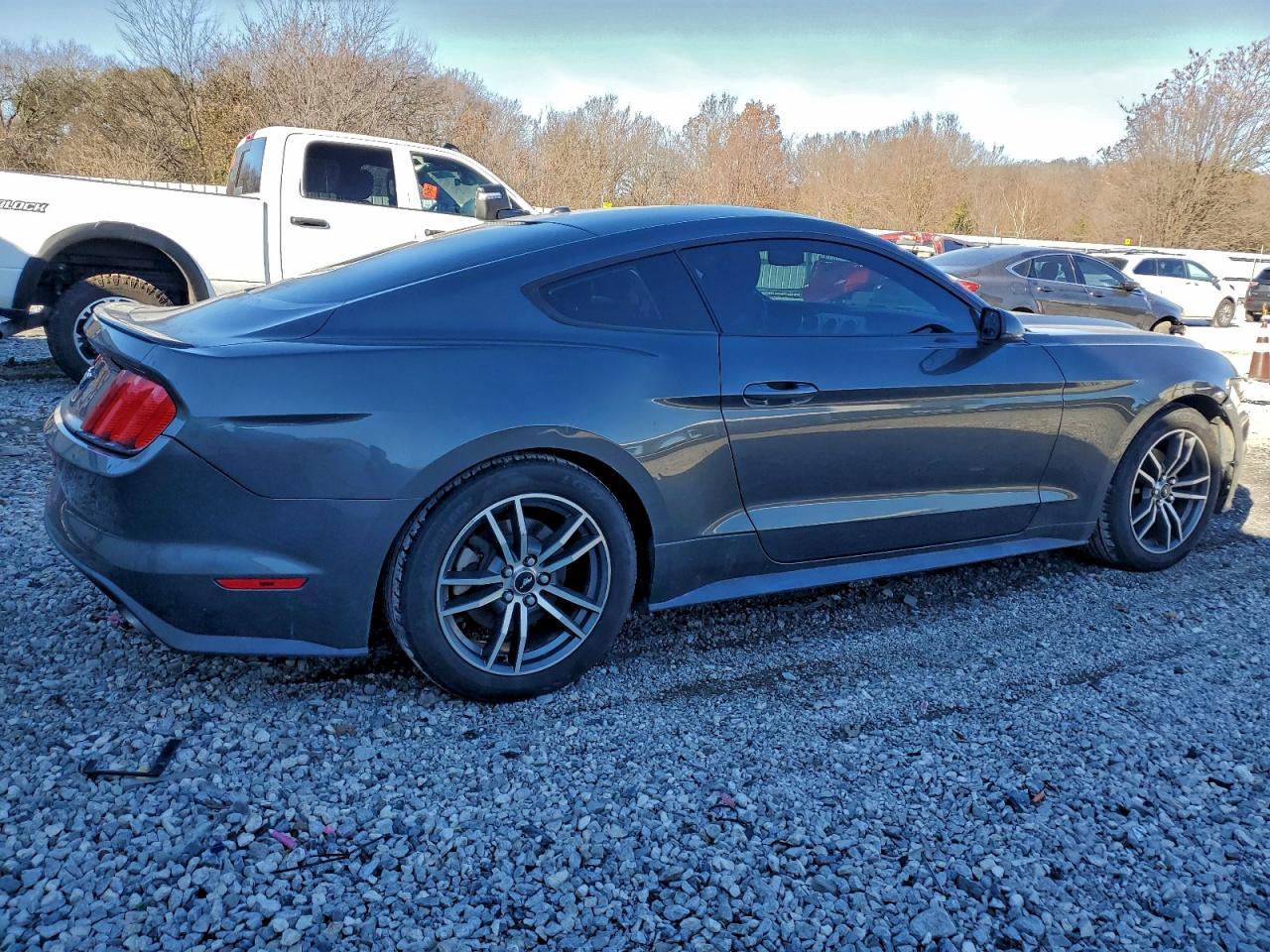 2015 Ford Mustang - zdjęcie 3