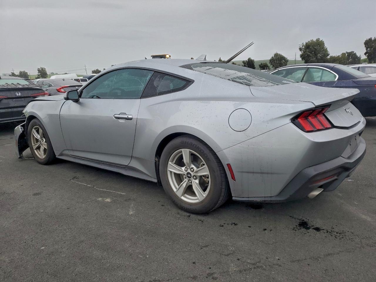 2024 Ford Mustang - zdjęcie 2