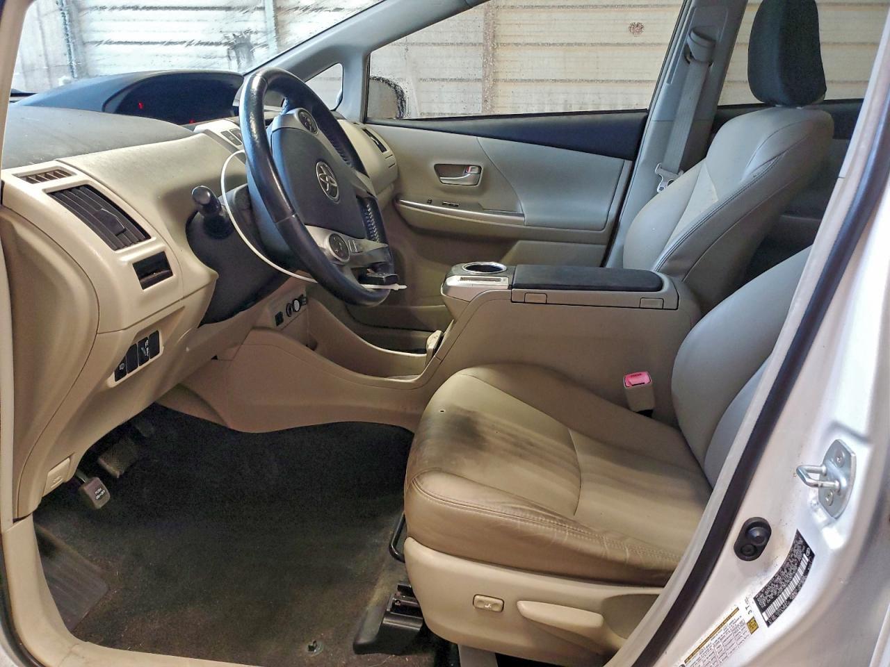 2013 Toyota Prius V - zdjęcie 7