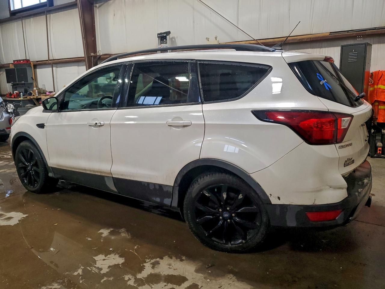 2019 Ford Escape Titanium - zdjęcie 2