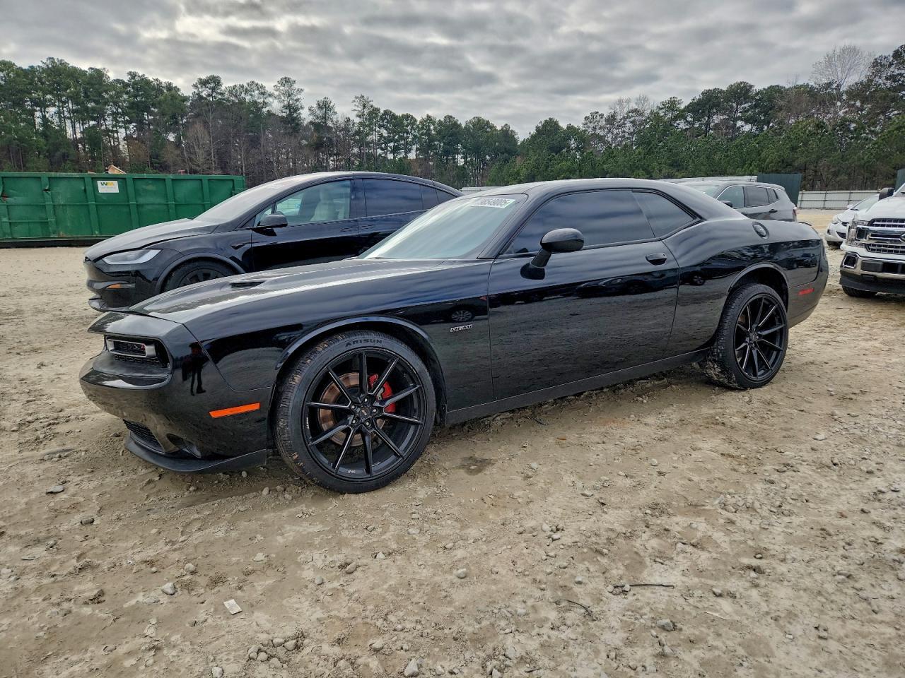 2016 Dodge Challenger R/T - zdjęcie główne