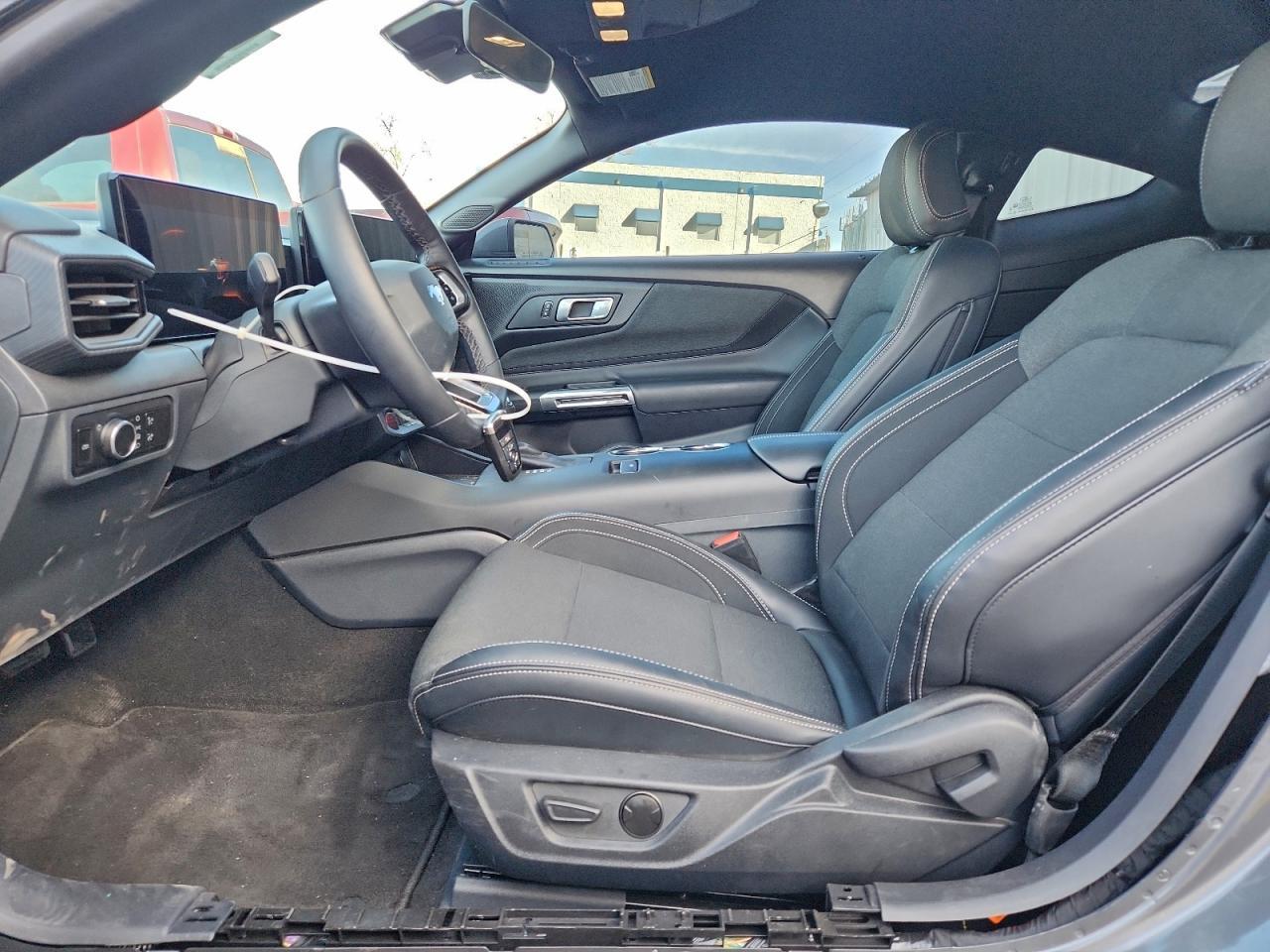 2025 Ford Mustang - zdjęcie 7