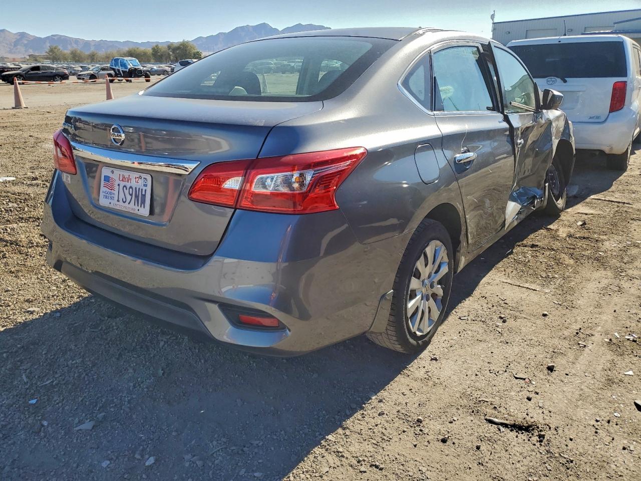 2019 Nissan Sentra S - zdjęcie 3