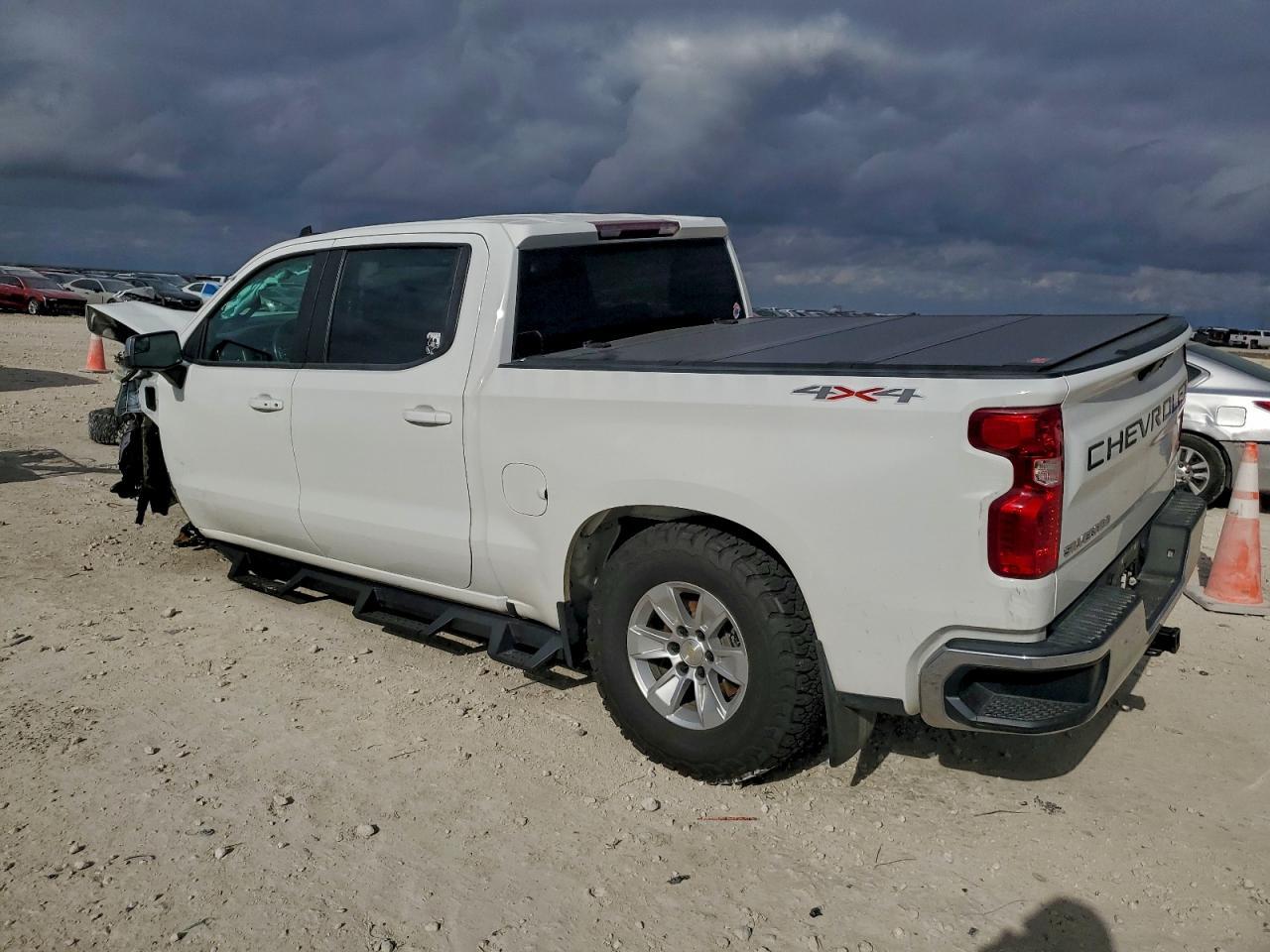 2021 Chevrolet Silverado K1500 Lt - zdjęcie 2