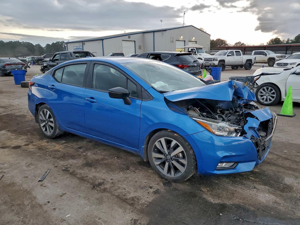 2020 Nissan Versa Sr - zdjęcie 4