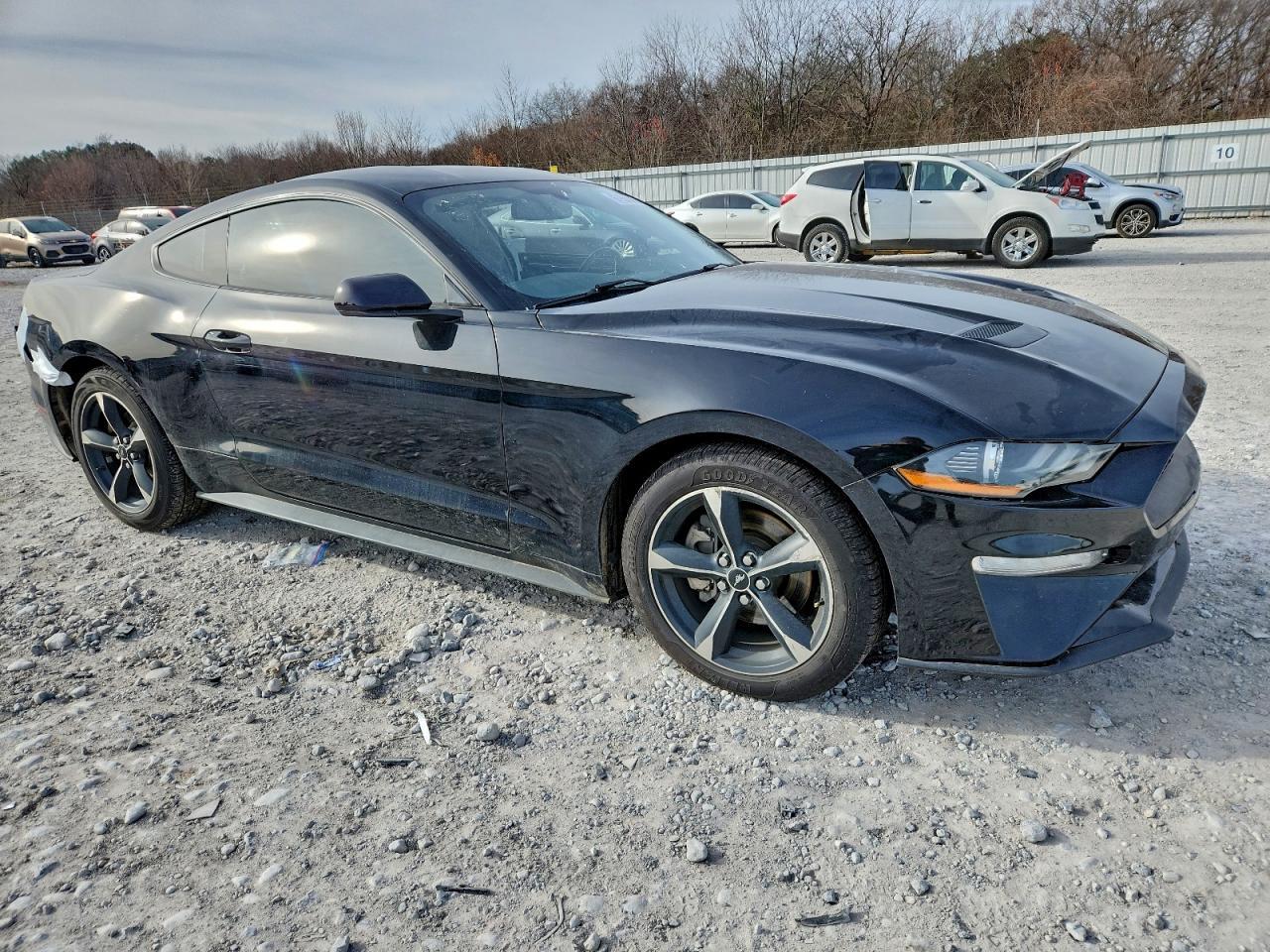 Ford Mustang - zdjęcie 4