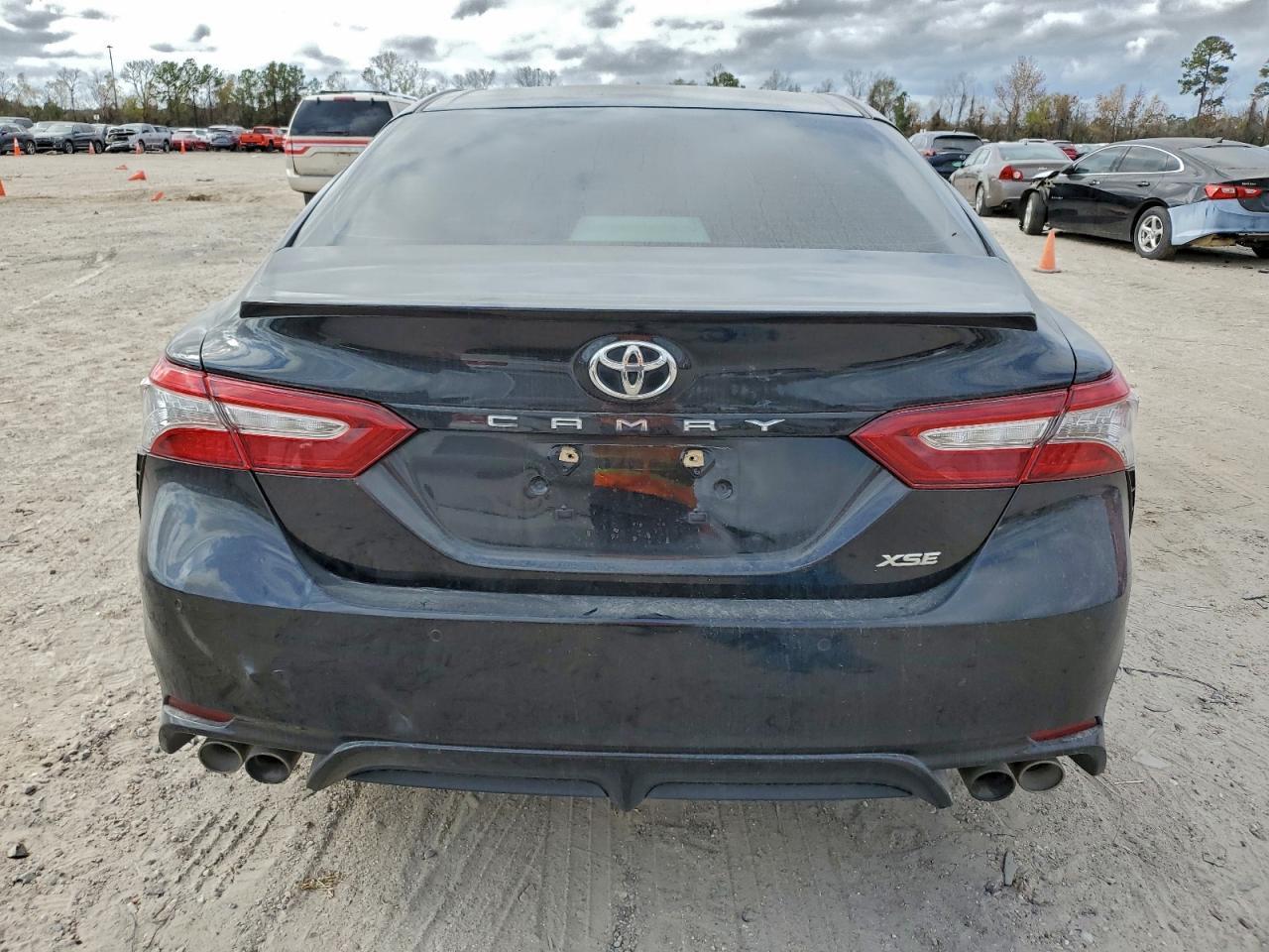 2018 Toyota Camry Xse - zdjęcie 6