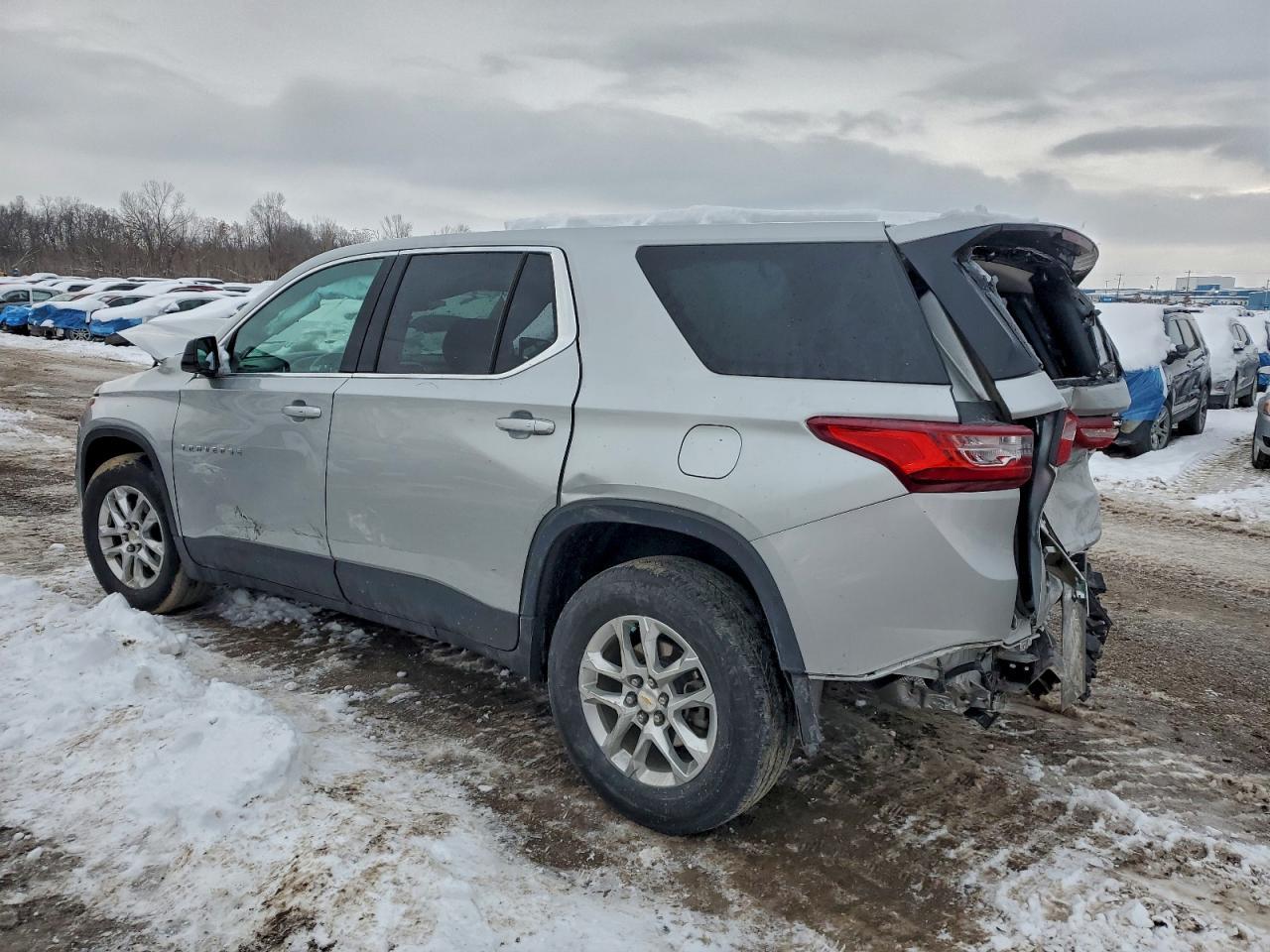 2020 Chevrolet Traverse Ls - zdjęcie 2