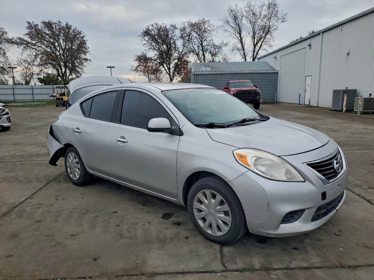 2014 Nissan Versa S - zdjęcie 4