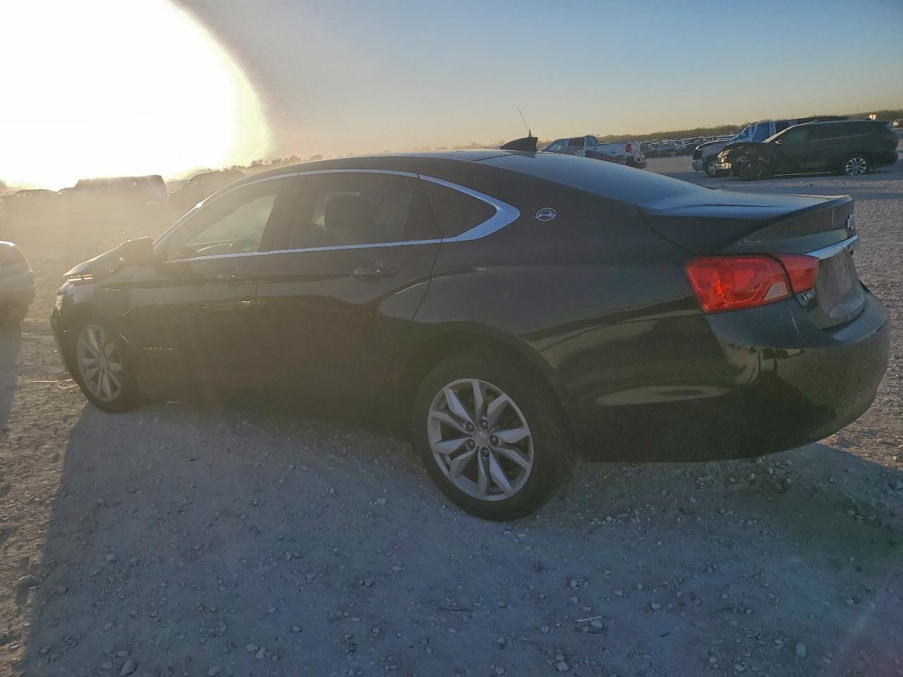 2019 Chevrolet Impala Lt - zdjęcie 2